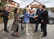 Ispred Doma u Novoj Ljeskovici ministra je dočekala ravnateljica Krijanović